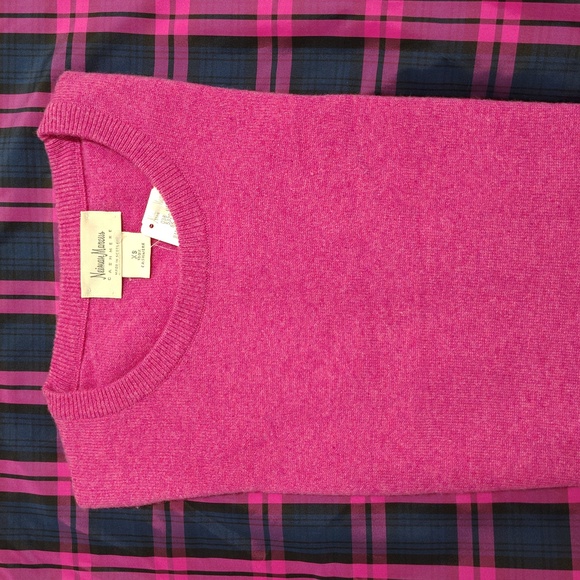 NWT $240 CASHMERE RASPBERRY SWEATER. of SCOTLAND  NEIMAN MARCUS WOMEN'S Size XS - Picture 1 of 5